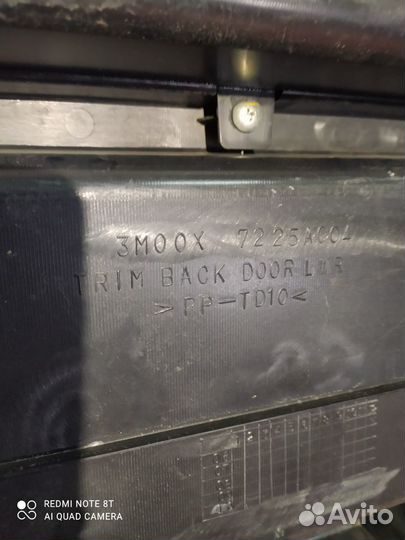 Обшивка двери багажника Mitsubishi Pajero 4