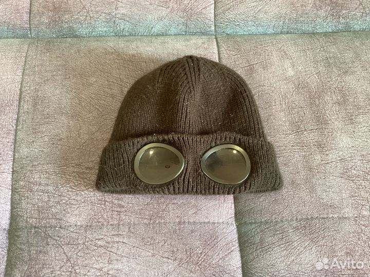 Меховая шапка с линзами