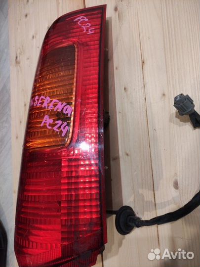 Фонарь задний правый Nissan Serena PC24