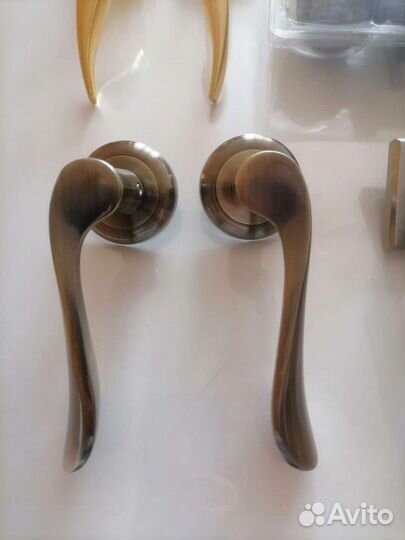 Дверная ручка, врезной замок