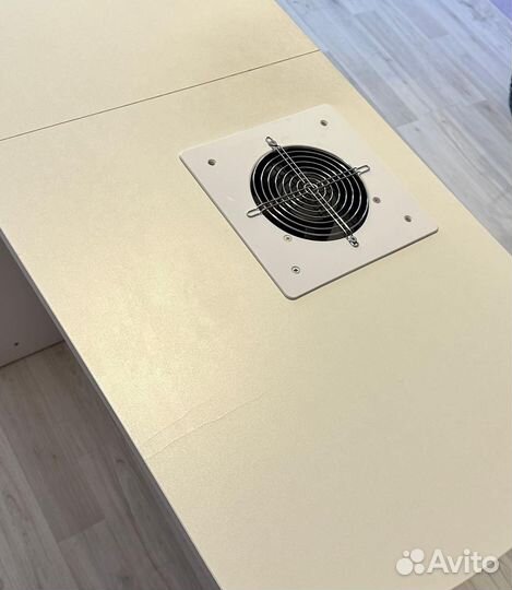 Маникюрный стол с вытяжкой складной