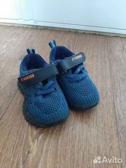 Кроссовки детские лёгкие