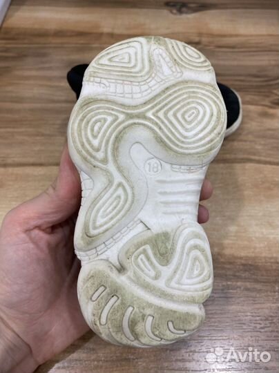 Кроссовки детскте