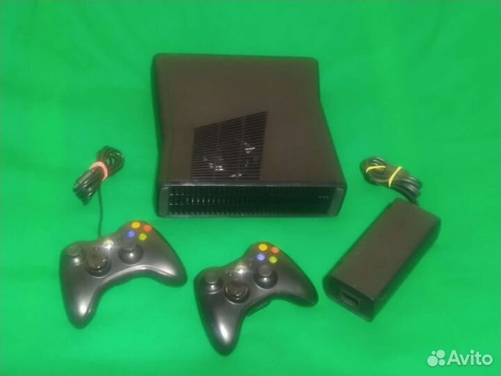Xbox 360 прошитая, 320гб, 2 джойстика