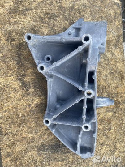 Кронштейн генератора гура renault laguna 2