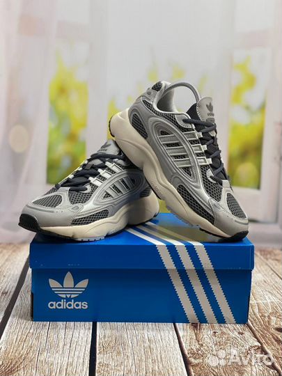 Кроссовки adidas