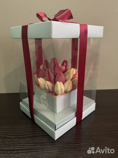 Шоколадные цветы в коробке