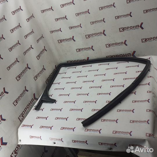 Уплотнитель стекла передний правый (верхний) hyun