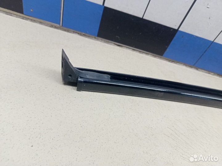 Направляющая стекла двери LX 570