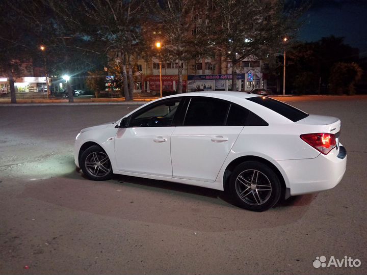 Chevrolet Cruze 1.6 МТ, 2011, 200 000 км