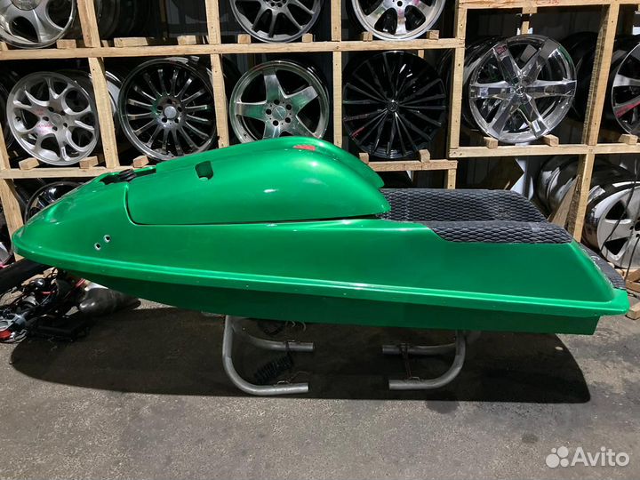 Лот YA1-28 Корпус от гидроцикла Yamaha SJ700 с док
