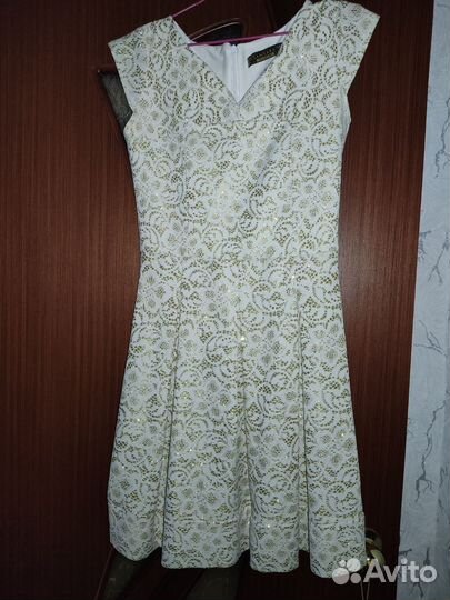 Платье на подкладке золотистое