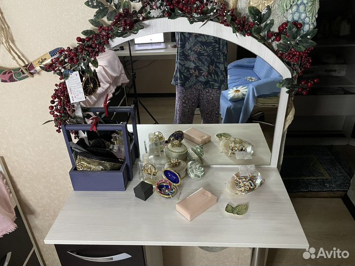 Туалетный столик с зеркалом бу