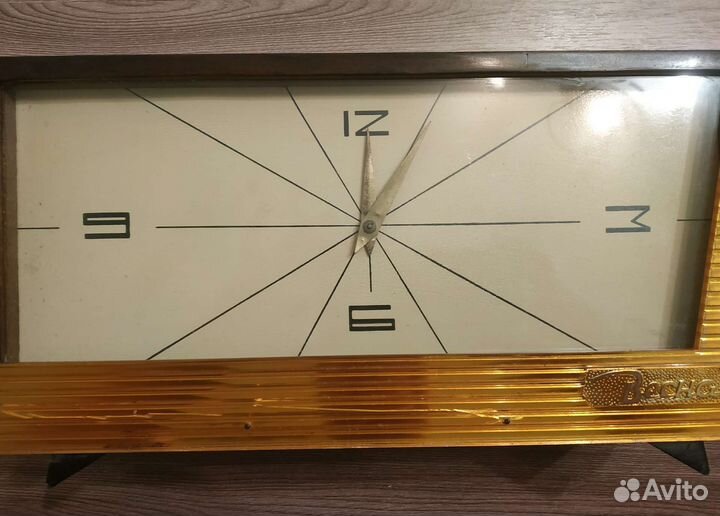 Часы настольные Весна