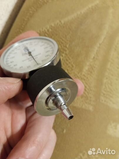 Манометр прибора измерения артериального давления