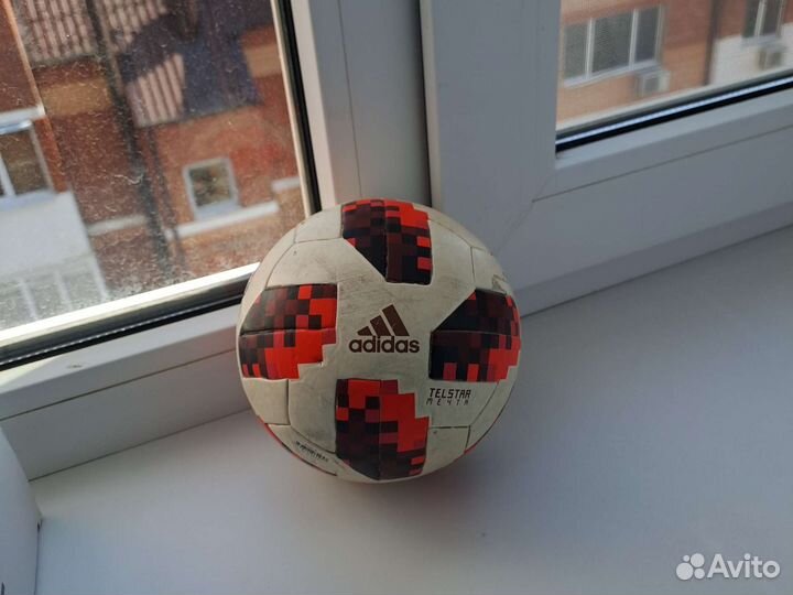 Футбольный мяч adidas telstar fifa 2018