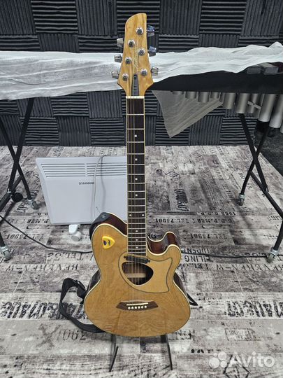 Акустическая гитара