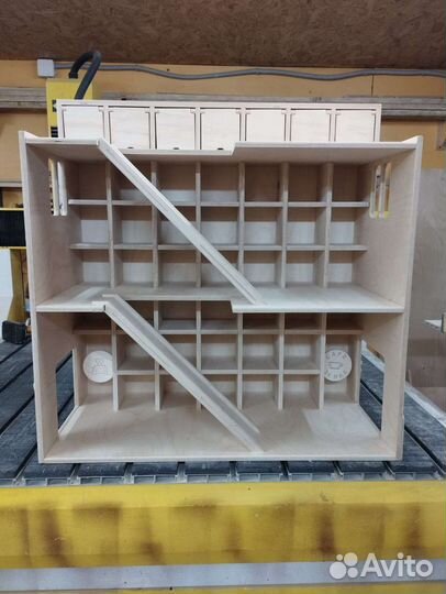 Парковка для машинок, кукольный домик