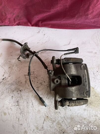 BMW X1 F48 суппорт передний левый