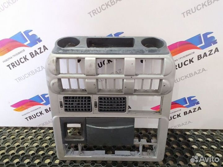 504218042 Панель торпеды Iveco Stralis