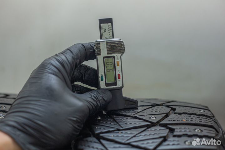 Goodyear Ultragrip 600 215/55 R17 98T