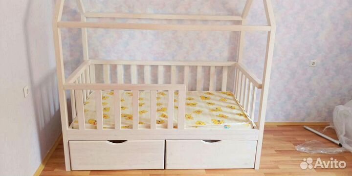 Детская кровать с бортиком