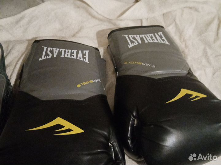 Боксерские перчатки Everlast 16oz