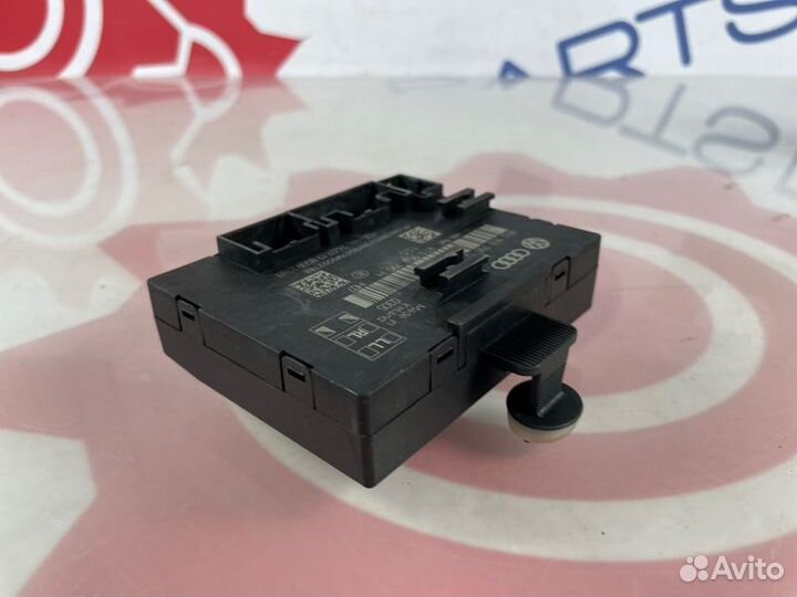 Блок управления дверьми задний левый Audi A4 2014