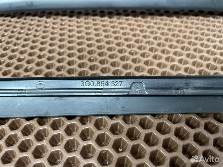 Молдинг стекла лобового VW Passat B8