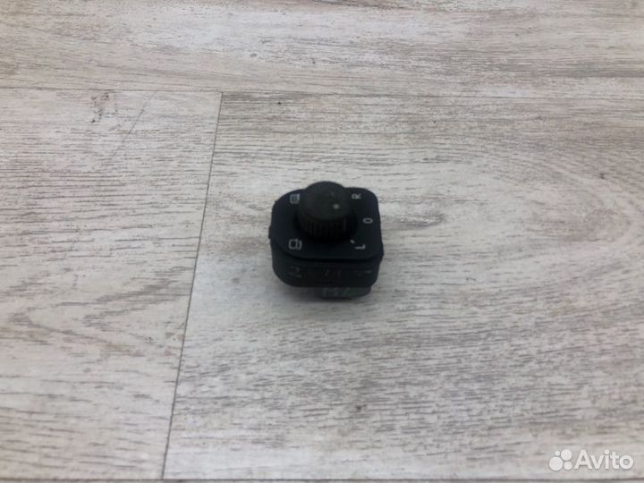 Блок управления зеркалами Volkswagen Tiguan