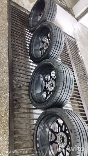 Petlas Velox Sport PT741 245/35 R20 и 275/30 R20 31W