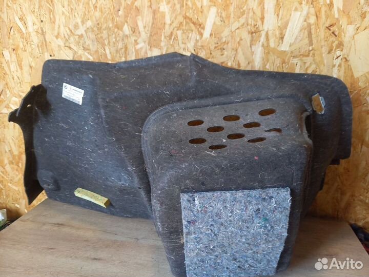 Обшивка багажника левая Skoda Octavia (A5 1Z) 2