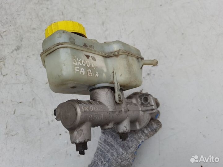 Главный тормозной цилиндр Шкода Фабия