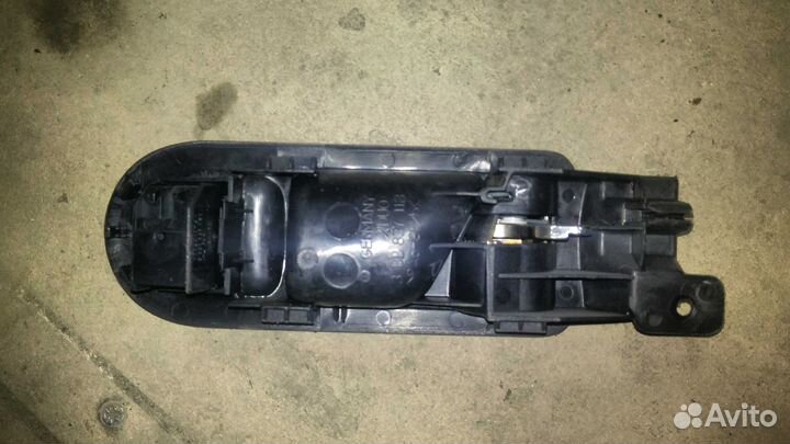 Ручка салона передяя левая Volkswagen Golf 4