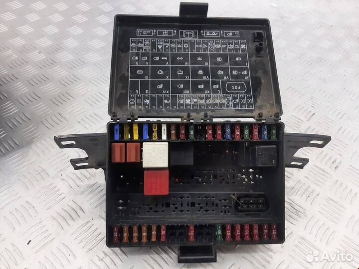 Блок предохранителей Ford 1999 1011279