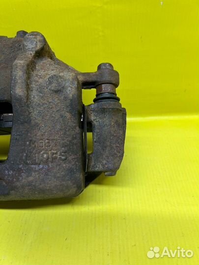 Суппорт тормозной передний левый Kia Forte седан