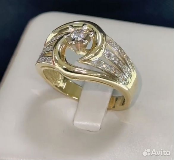 Золотое кольцо с бриллиантами