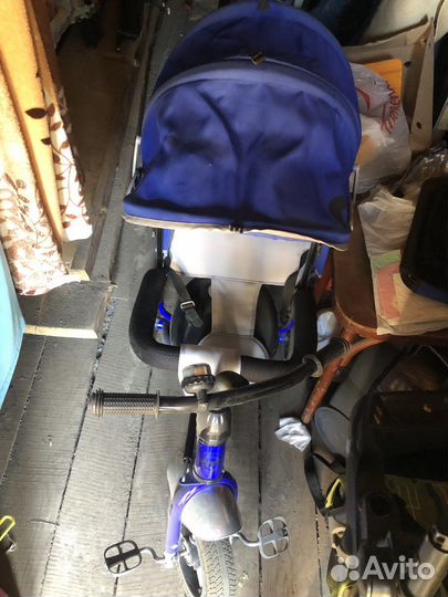 Детская коляска и велосипед