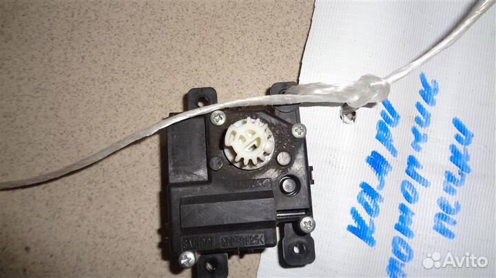 Моторчик заслонки отопителя Toyota Camry XV50 201