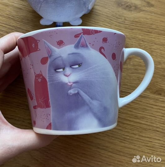 Керамическая кружка с игрушкой