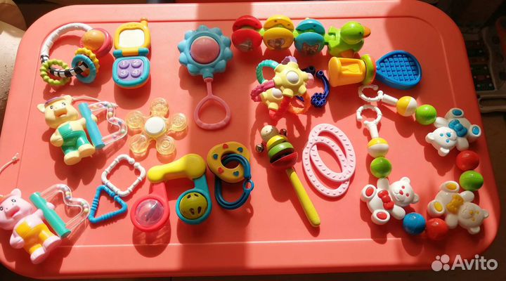 Развивающие игрушки для малышей пакетом