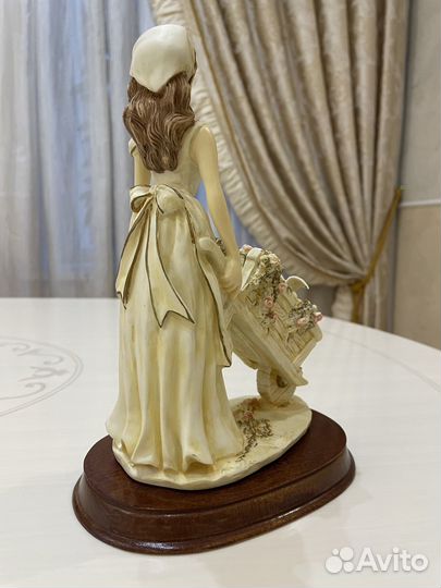 Статуэтка. Продавщица цветов. Leonardo. Англия