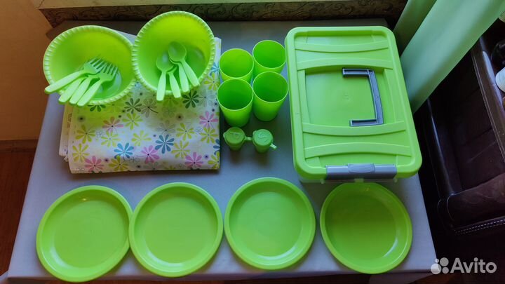 Набор посуды для пикника на 4 персоны