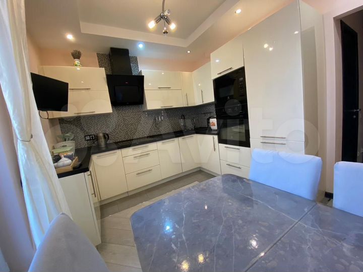 3-к. квартира, 85 м², 14/25 эт.