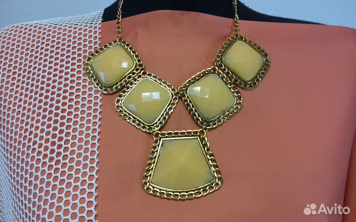 Комплект бижутерии серьги и колье