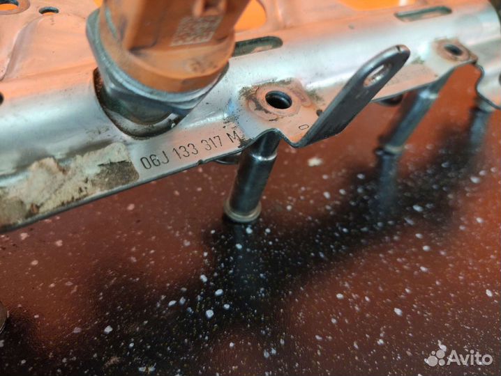 Топливная рампа 06J133317M Audi