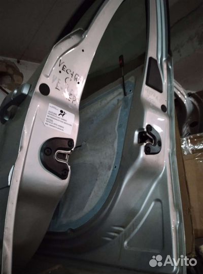 Двери передние вектра ц. Первая, левая