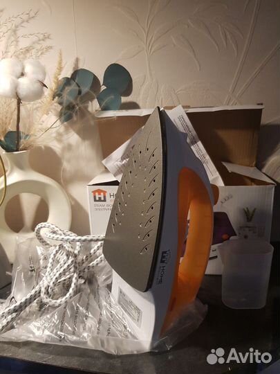 Утюг новый + книги наволочки гирлянда и мн.др
