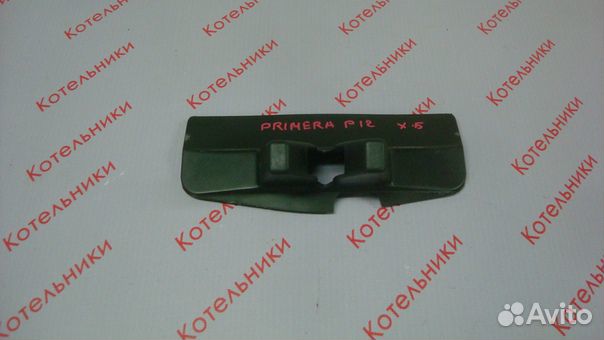 Nissan 90930-AU200 накладка замка багажника