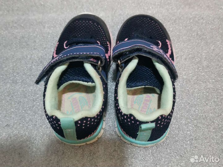 Кроссовки для девочки 20 размер